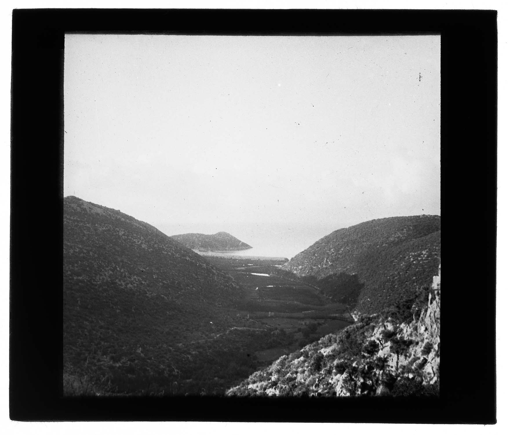 Vallée descendant vers la côte